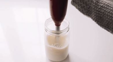 can you froth milk with a hand blender_007
