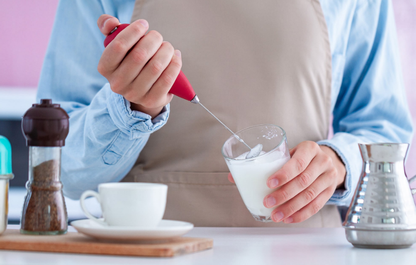 Do handheld milk frothers heat milk
